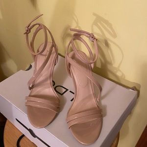 Excellent condition only worn twice. Comes in original box